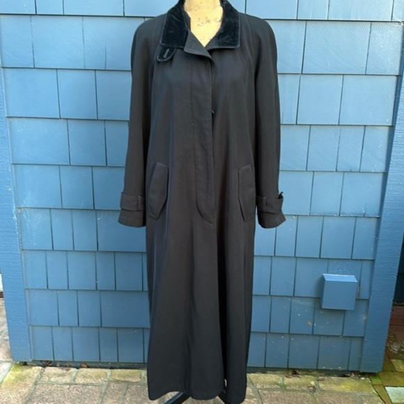 Source Unknown Jackets & Blazers - 🖤🖤🖤Black trench coat lines hidden button 10 medium velvet collar
